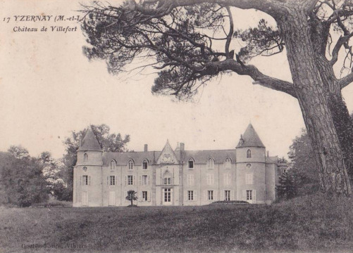 Château de Villefort (Yzernay)