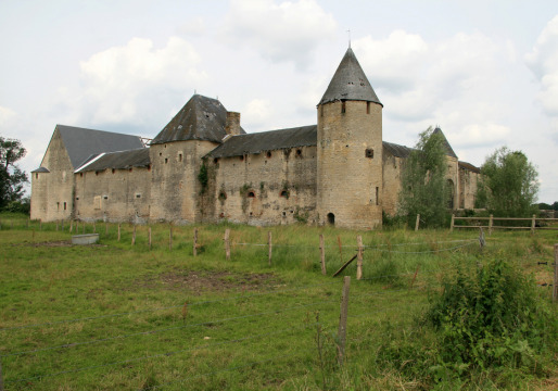 Château vieux de Villars (Saint-Parize-le-Châtel)