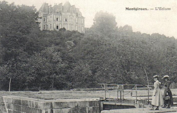 Château de Montgiroux (Saint-Germain-d'Anxure)