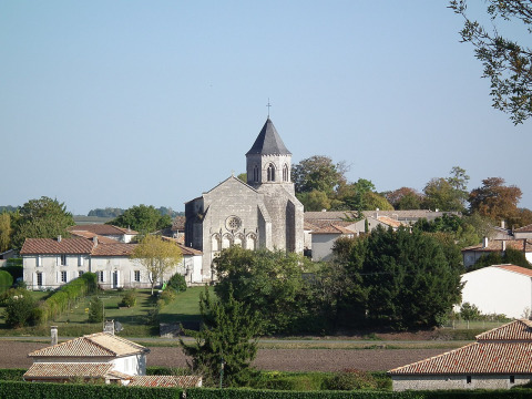 Église Saint-Pierre-ès-Liens (Champagnac)