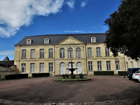Palais épiscopal (Nevers)