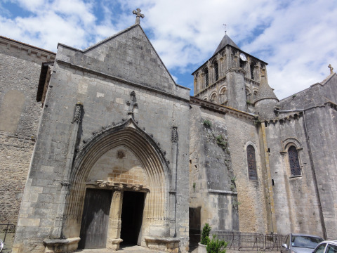 Église Notre-Dame et Saint-Junien (Lusignan)