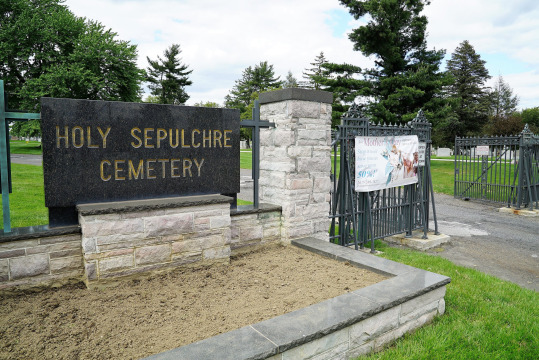 Holy Sepulchre Cemetery (Philadelphia)