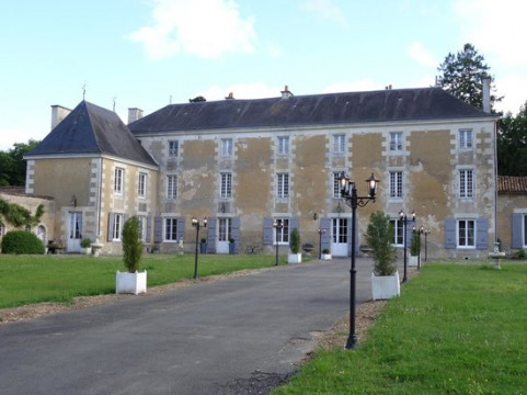 Château de La Touche (Savigny-Lévescault)