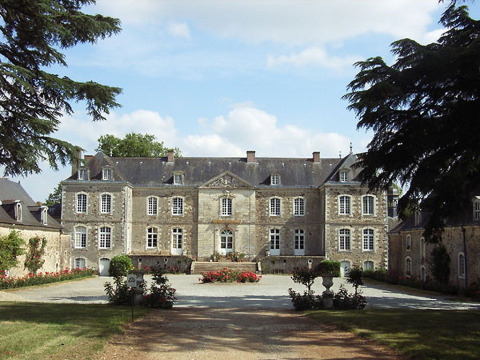 Château des Courans (Longuefuye)