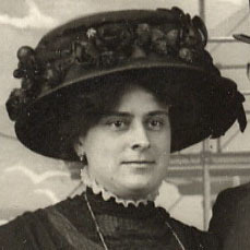 Portrait de Régine Hache (1882 - 1957)