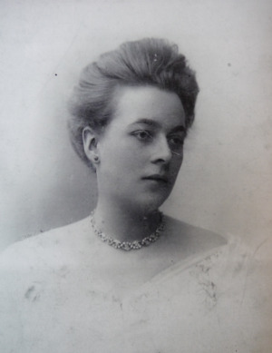 Portrait de Yvonne Martel (1879 - 1924)