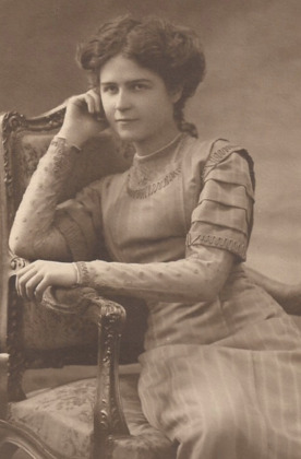 Portrait de Denyse Morel de Lapomarède (1892 - 1953)