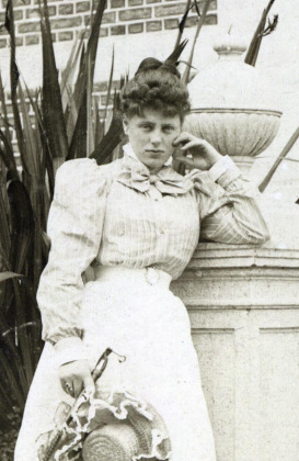 Portrait de Suzanne de Baillet-Latour (1877 - 1966)