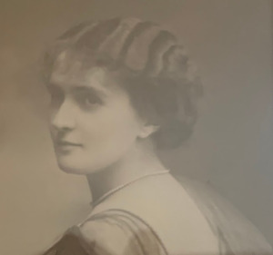 Portrait of Thérèse Beéche y Irarrázaval (1879 - 1975)