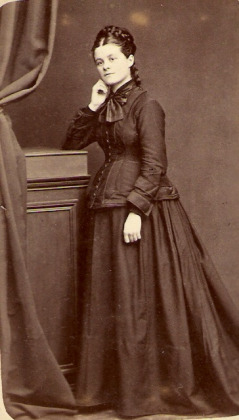 Portrait de Louise Genève (1852 - 1925)