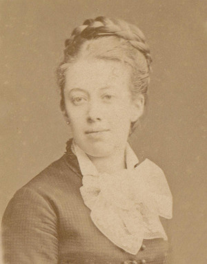 Portrait de Madeleine Chauviteau (1855 - )