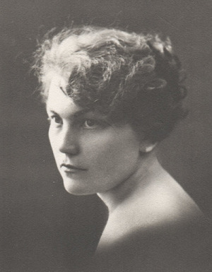Portrait de Marie-Thérèse Lalau Keraly (1896 - 1976)